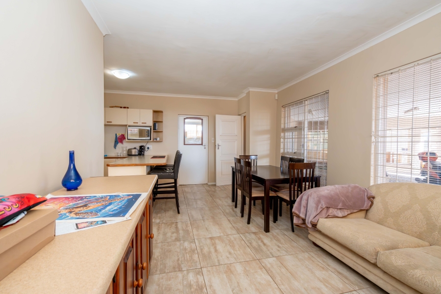 8 Bedroom Property for Sale in Middedorp Western Cape